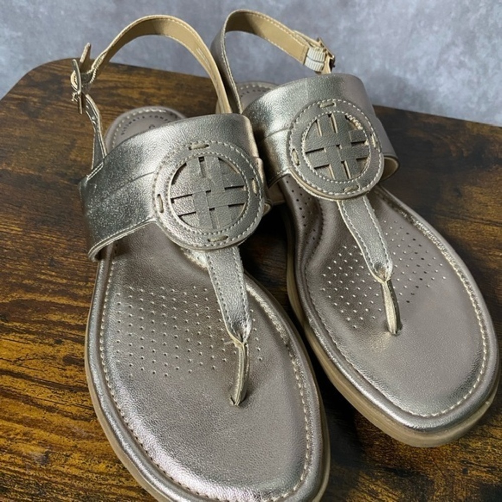 Clarks Womens Reyna Glam Gold Faux Leather Flat Sandals US 9.5